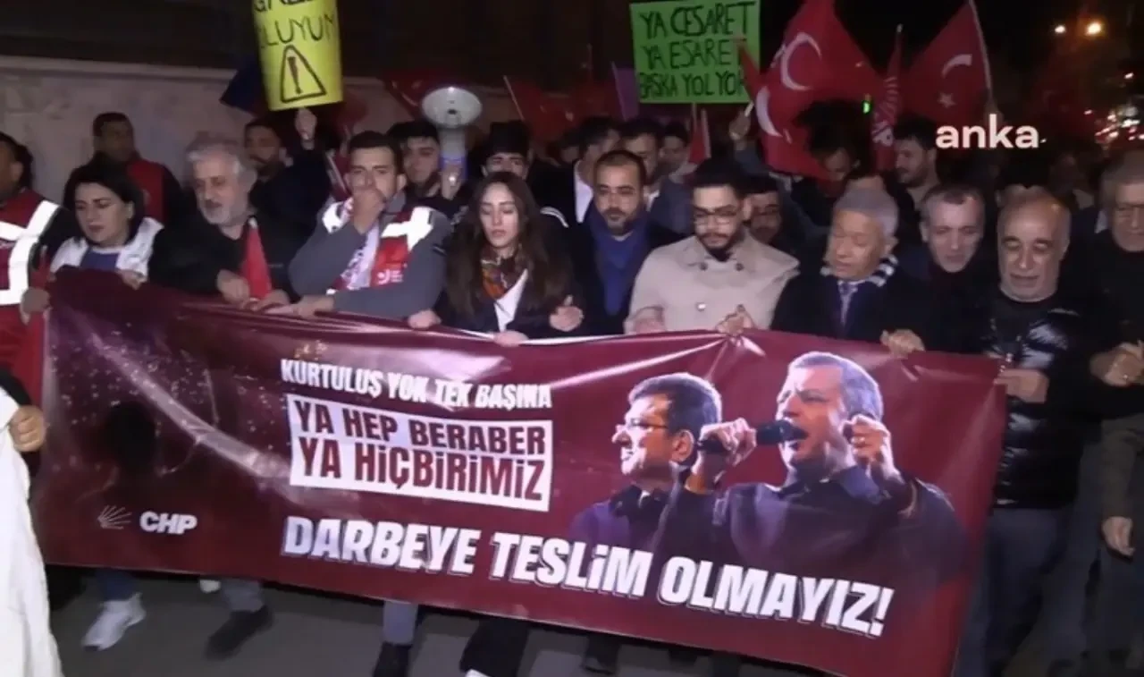Son Dakika Diyarbakır’da ‘İmamoğlu’ protestosu… 'Mustafa Kemal’in askeriyiz' sloganları!