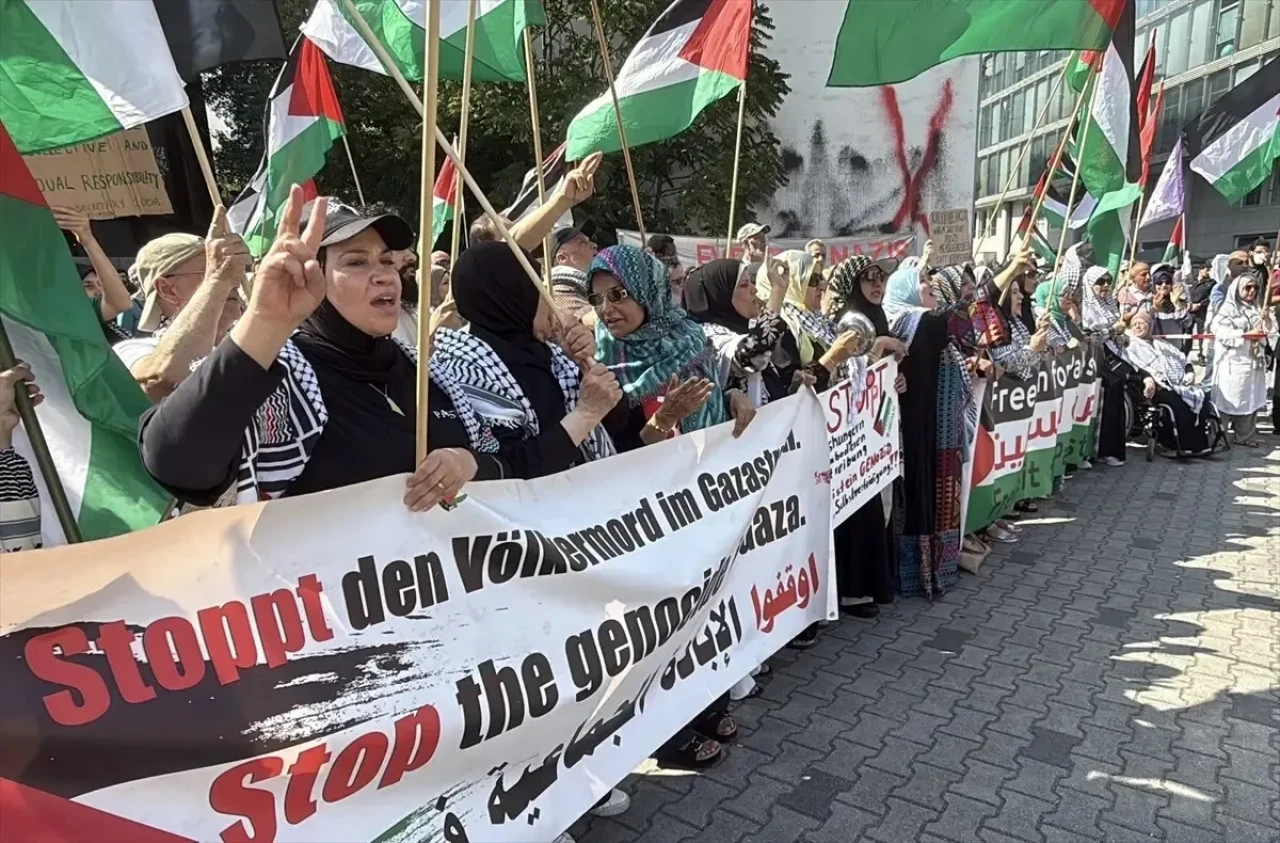 Berlin'de Filistin'e Destek Gösterisi Düzenlendi