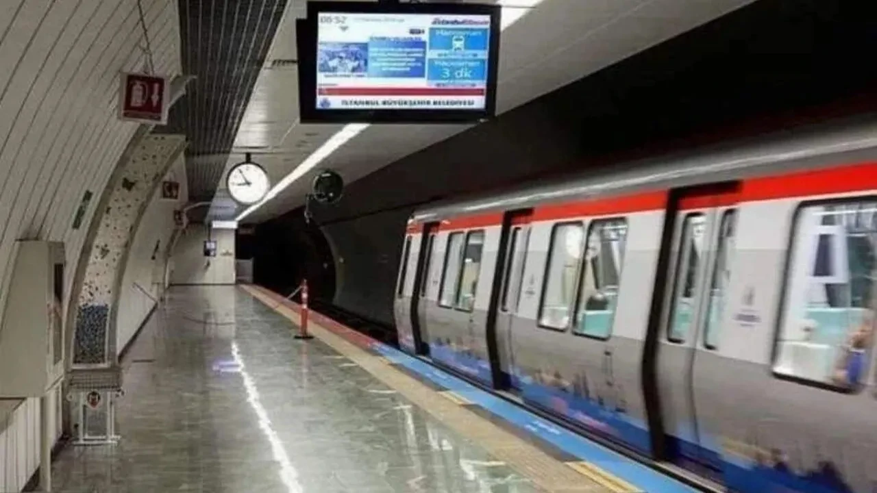 Gayrettepe Metro İstasyonu'ndaki Yürüyen Bantlar Kaldırılıyor
