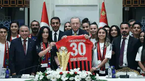 Kadın Futbolculardan Cumhurbaşkanı Erdoğan'a Ziyaret