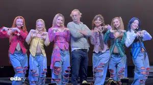 Erdal Beşikçioğlu, Etimesgut'taki Konserde Manifest Üyeleriyle Poz Verdi