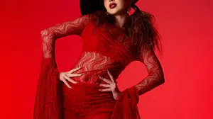 Mina Solak Kimdir? ‘Manifest’ Üyesi Genç Şarkıcının Kariyeri ve Özel Hayatı