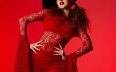 Mina Solak Kimdir? ‘Manifest’ Üyesi Genç Şarkıcının Kariyeri ve Özel Hayatı