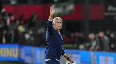 Fenerbahçe, Yeni Maestro İçin Premier Lig'de Arayışta: Jose Mourinho'nun Tercihi Oleksandr Zinchenko