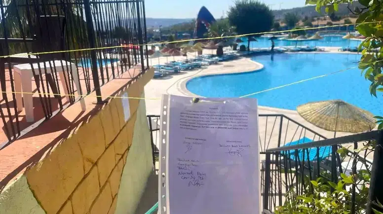 İzmir'de Belediyeye Ait Yüzme Havuzunun Mührü Kırılarak Yeniden Açılması Tartışma Yarattı